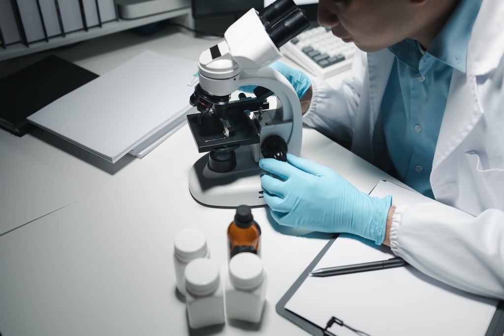 Cumate-Inducible (CuO) EEV cloning and expression vector   